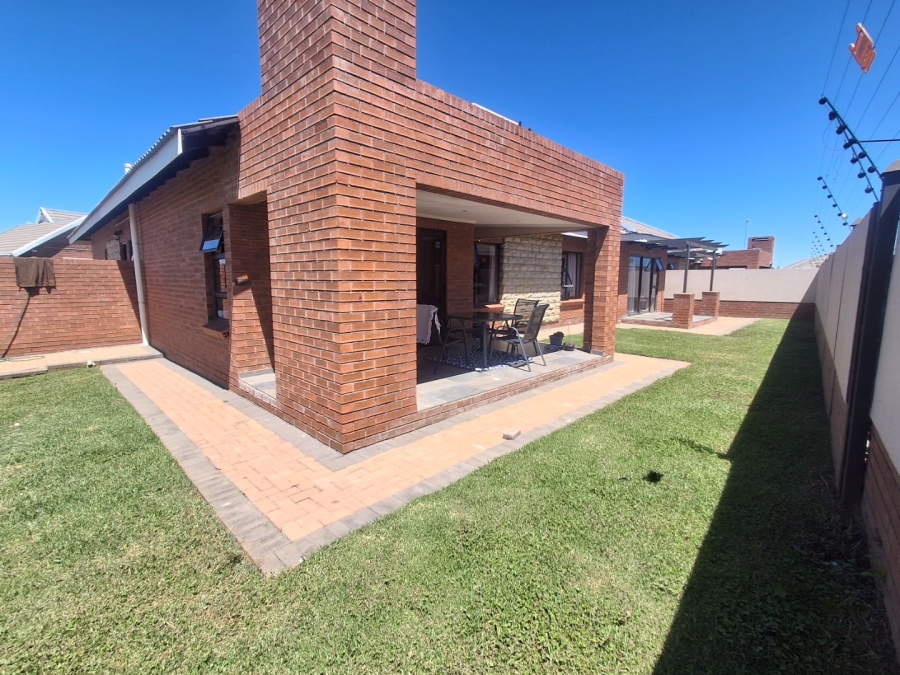 To Let 3 Bedroom Property for Rent in Hillside Free State